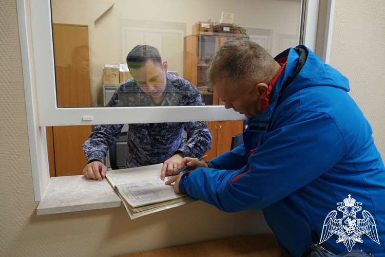 Управление Росгвардии по Новгородской области информирует о возможности передачи гражданами принадлежащего им оружия в зону выполнения  СВО