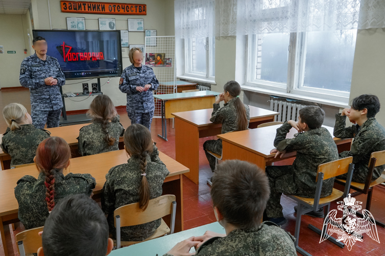 Новгородские  росгвардейцы провели урок мужества, посвящённый 255-летию со дня рождения Евграфа Комаровского