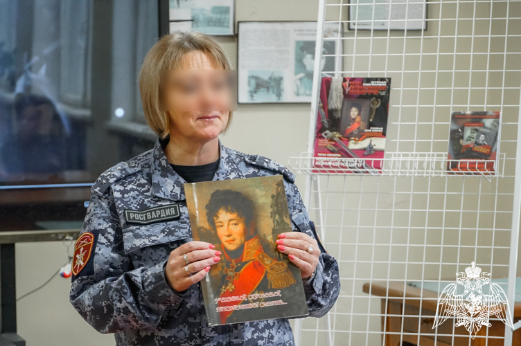 Новгородские  росгвардейцы провели урок мужества, посвящённый 255-летию со дня рождения Евграфа Комаровского