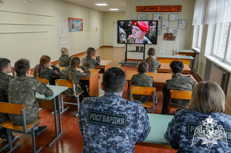 Новгородские  росгвардейцы провели урок мужества, посвящённый 255-летию со дня рождения Евграфа Комаровского