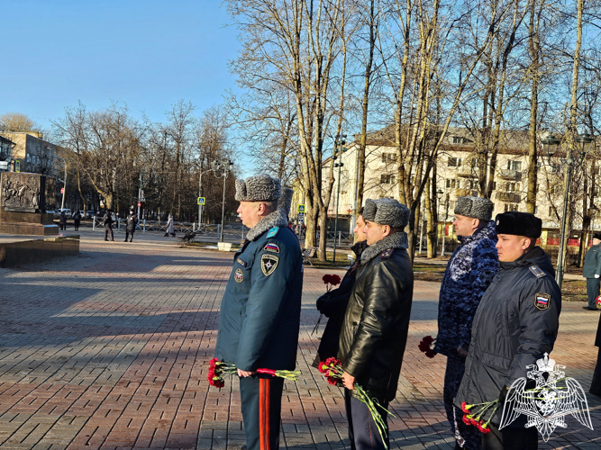 Начальник управления Росгвардии и личный состав ведомства приняли участие в митинге, посвященном 81-й годовщине со дня освобождения Новгорода от немецко-фашистских захватчиков