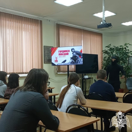 Новгородские росгвардейцы провели патриотическую встречу с молодежью города