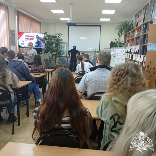Новгородские росгвардейцы провели патриотическую встречу с молодежью города
