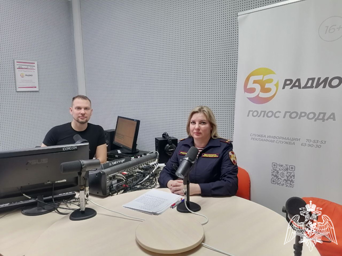 Офицер лицензионно-разрешительной работы Росгвардии выступила в эфире на «Радио53»