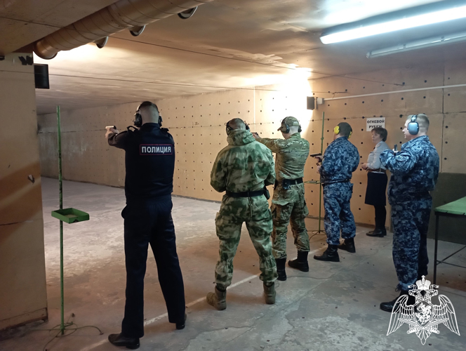 Новгородские росгвардейцы успешно выступили на чемпионате по служебному двоеборью