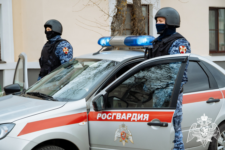 Новгородские росгвардейцы задержали подозреваемого в краже из магазина