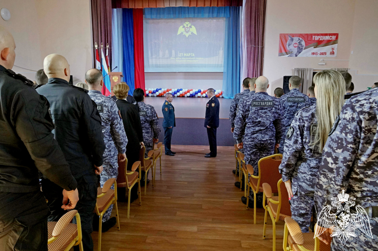 В Новгородской области начальник управления Росгвардии поздравил личный состав с Днем войск национальной гвардии РФ