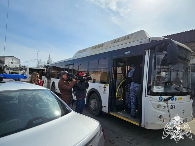 Новгородская Росгвардия контролирует безопасность в общественном транспорте