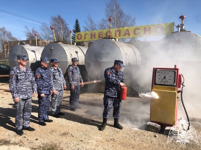 Новгородские росгвардейцы напоминают о правилах безопасности в период пожароопасного сезона