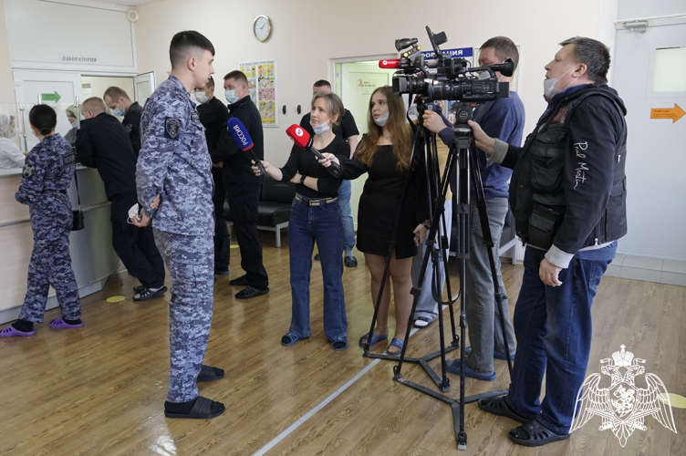 Новгородские росгвардейцы сдали более 8 литров донорской крови