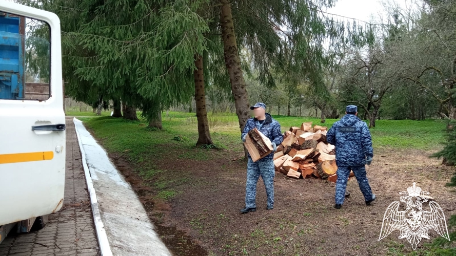 Новгородские росгвардейцы  привели в порядок воинское захоронение в Новгородском районе