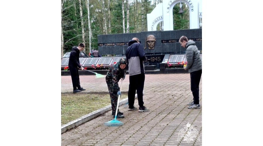 Новгородские росгвардейцы  привели в порядок воинское захоронение в Новгородском районе