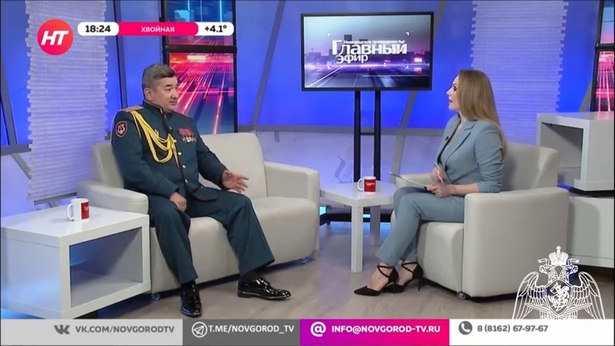 Телеэфир "Главный эфир" на Новгородском областном телевидении от 08 мая 2025 года о выступлении Оркестра Росгвардии в Новгородской Филармонии
