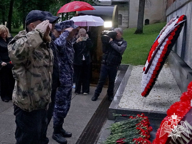 Сотрудники и военнослужащие регионального управления Росгвардии присоединились к всероссийской акции «Свеча памяти»