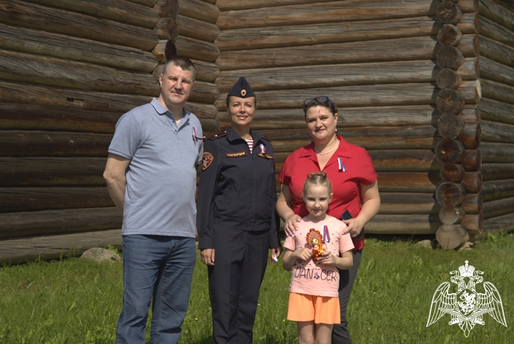 Телесюжет в программе "Новость часа" на Новгородском областном телевидении от 12 июня 2025 года о проведении акции "Триколоровская лента"