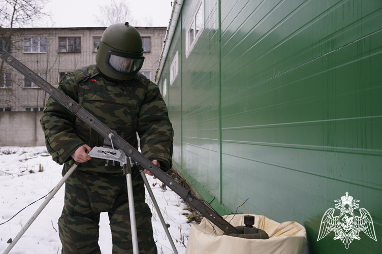 Сотрудники инженерно-технического отделения ОМОН «Варяг»  и кинологи  новгородской Росгвардии подвели итоги работы за 5  месяцев 2025 года 