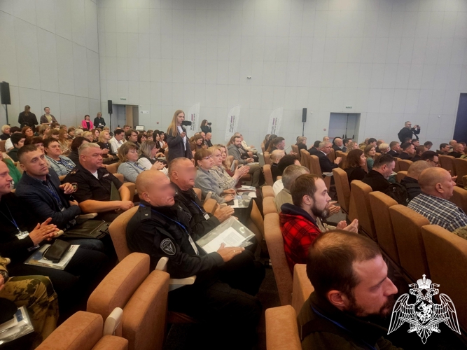 Новгородские росгвардейцы приняли участие в  форуме  для ветеранов СВО «За ними -  наше будущее»