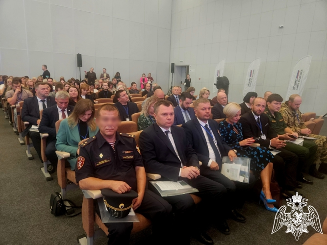 Новгородские росгвардейцы приняли участие в  форуме  для ветеранов СВО «За ними -  наше будущее»