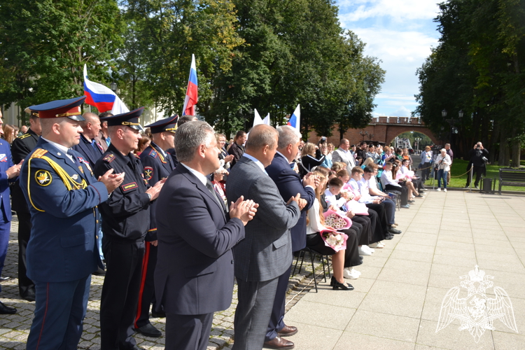 Новгородские росгвардейцы приняли участие в праздновании Дня государственного флага Российской Федерации