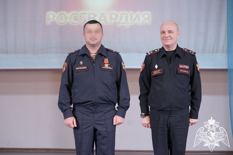 Начальник Управления Росгвардии по Новгородской области вручил государственные награды участникам СВО