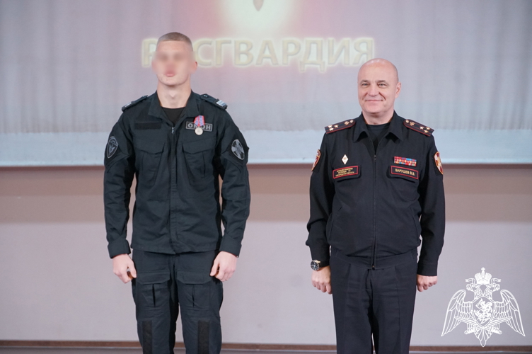 Начальник Управления Росгвардии по Новгородской области вручил государственные награды участникам СВО
