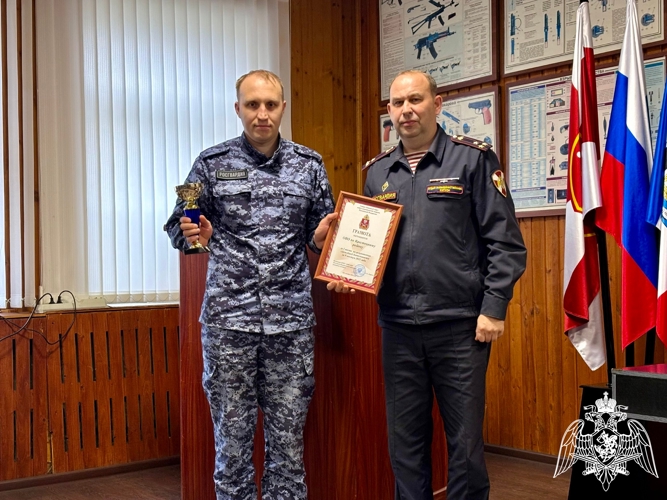 При   начальнике Управления  Росгвардии по Новгородской области  полковнике полиции  Викторе Барушеве во вневедомственной охране  состоялось совещание  по подведению итогов службы за 9 месяцев 2025 года 