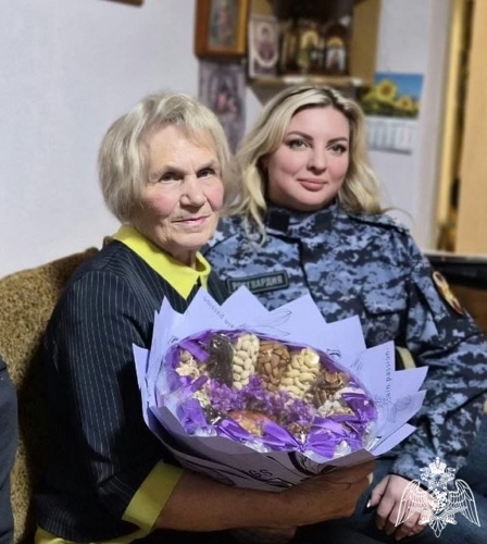 Новгородские росгвардейцы навестили маму погибшего сослуживца