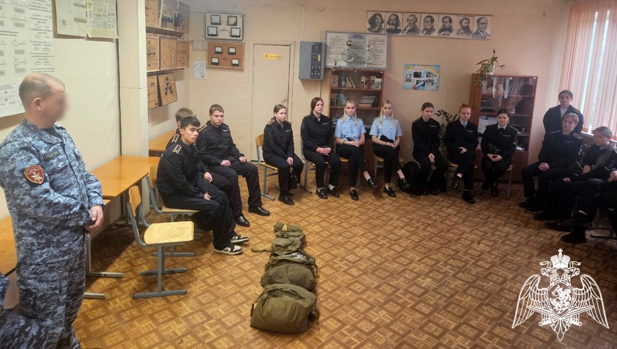 Новгородские  росгвардейцы  приняли участие в Дне призывника и провели для молодежи  соревнования  по РХБЗ защите