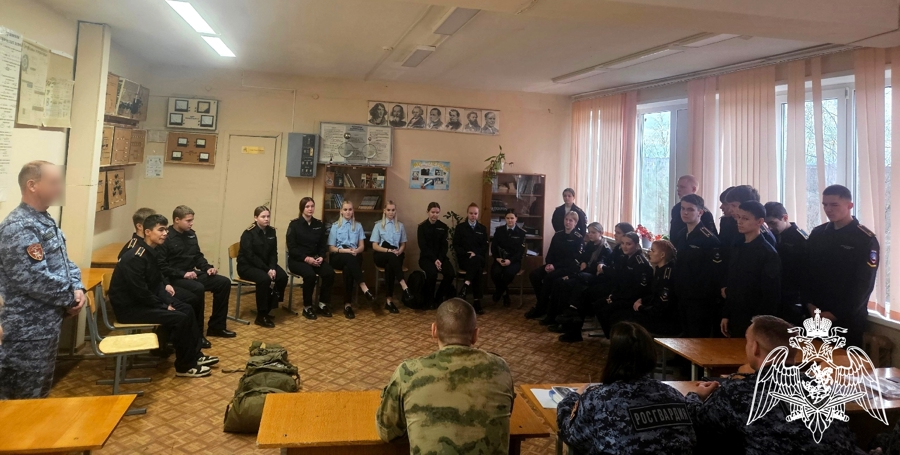 Новгородские  росгвардейцы  приняли участие в Дне призывника и провели для молодежи  соревнования  по РХБЗ защите