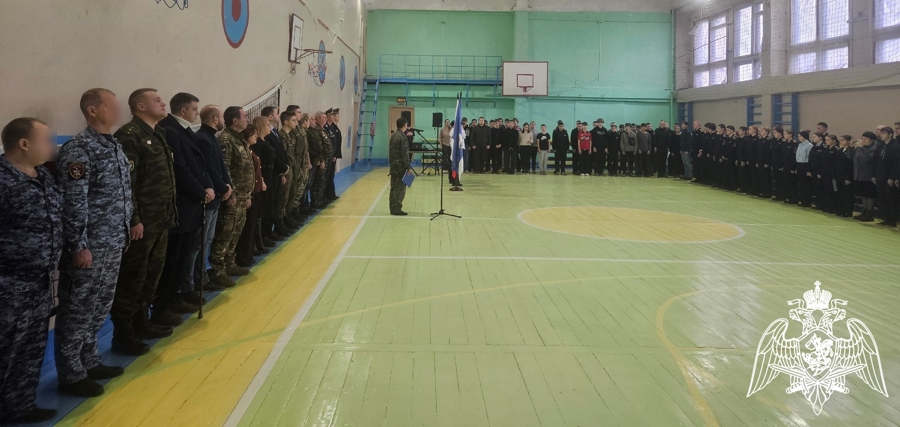 Новгородские  росгвардейцы  приняли участие в Дне призывника и провели для молодежи  соревнования  по РХБЗ защите
