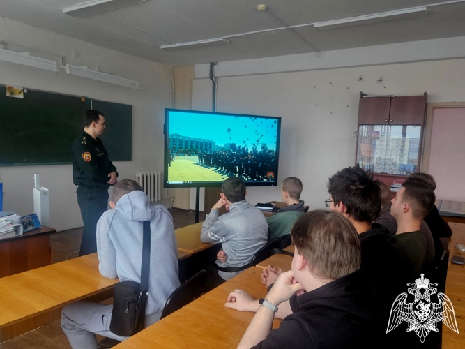 Профориентационную беседу с молодежью региона провел  преподаватель Военной ордена Жукова академии Войск национальной гвардии РФ