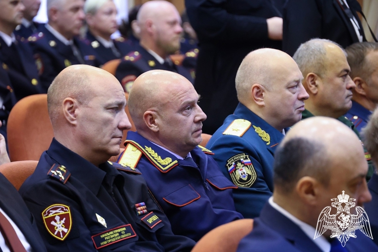 Начальник Управления Росгвардии по Новгородской области полковник полиции Виктор Барушев принял участие в торжественном мероприятии, посвященном Дню сотрудника органов внутренних дел 