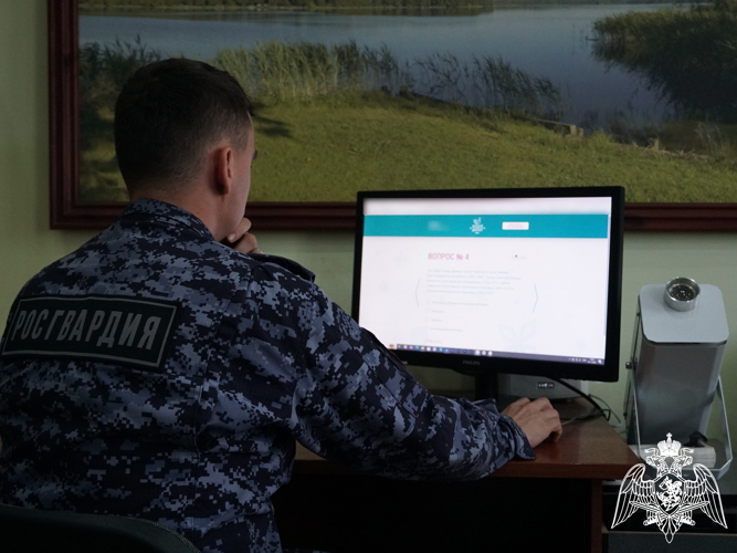 Новгородские  росгвардейцы принимают участие в просветительской акции «Большой этнографический диктант»