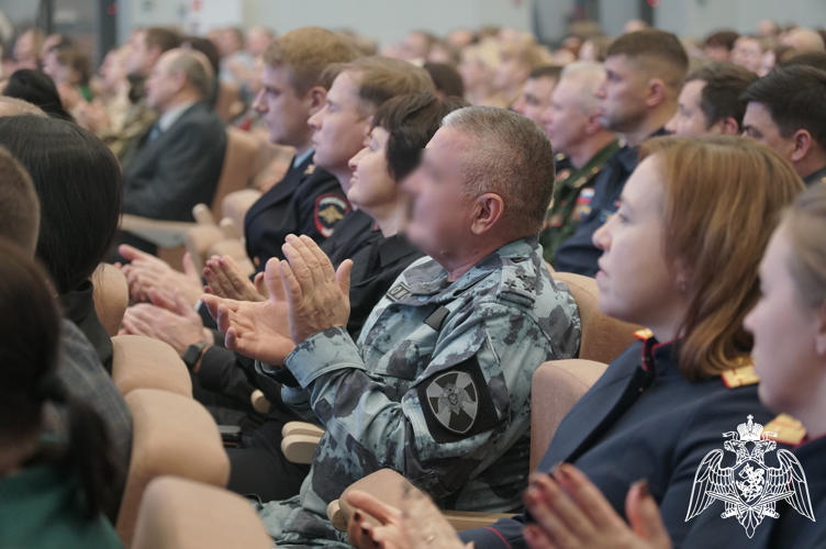 Новгородские росгвардейцы приняли участие  в мероприятии, посвященном открытию благотворительного  марафона «Рождественский подарок»