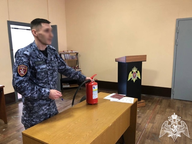 Новгородские росгвардейцы напоминают гражданам о правилах пожарной безопасности в период новогодних каникул