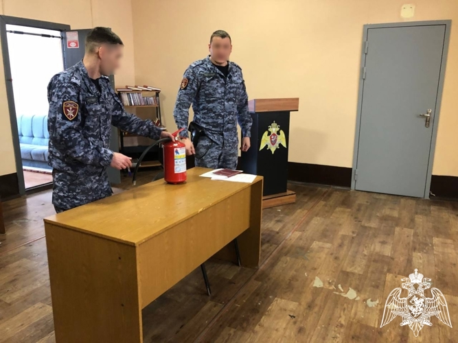 Новгородские росгвардейцы напоминают гражданам о правилах пожарной безопасности в период новогодних каникул