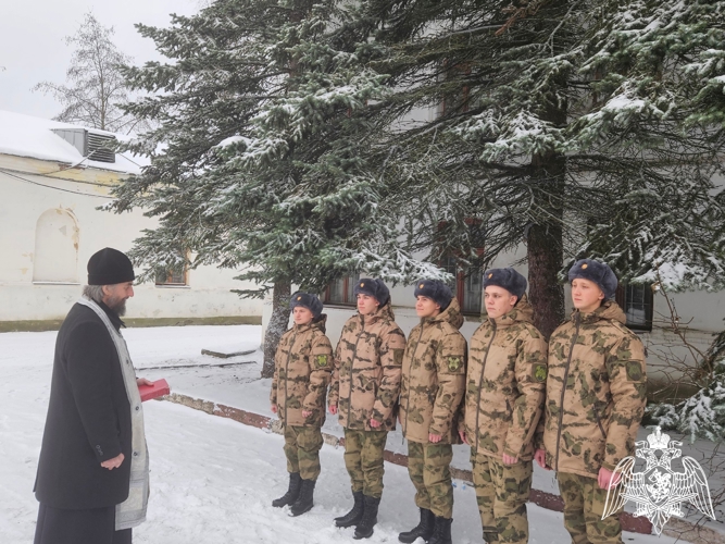 Юношей  из Новгородской области призвали для прохождения военной службы в Северо-Западный округ Росгвардии