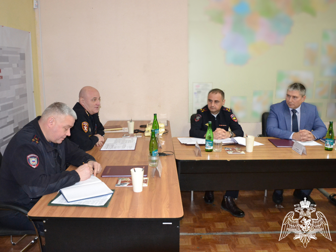 Новгородские  росгвардейцы обсудили подготовку по охране общественного порядка и общественной безопасности  на новогодние праздники