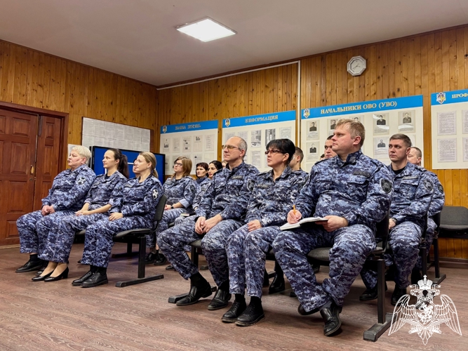Новгородские росгвардейцы приняли участие в просмотре прямой линии с главой государства