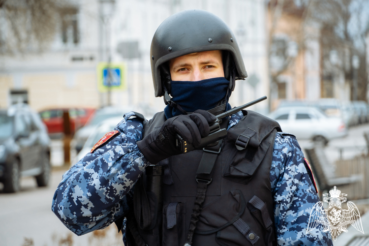 Новгородские росгвардейцы  задержали двух мужчин
