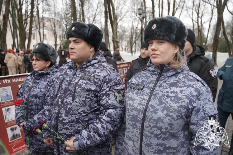 Новгородские росгвардейцы приняли участие в памятном митинге, посвященном Дню Неизвестного Солдата 