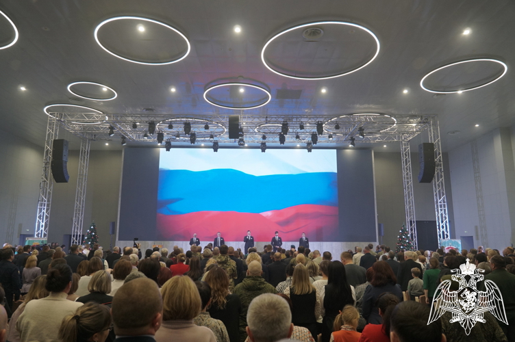 Новгородские росгвардейцы приняли участие  в мероприятии, посвященном открытию благотворительного  марафона «Рождественский подарок»
