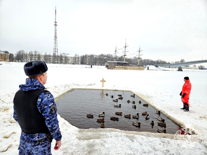 Новгородские росгвардейцы обеспечили общественный порядок и безопасность во время празднования Крещения Господня