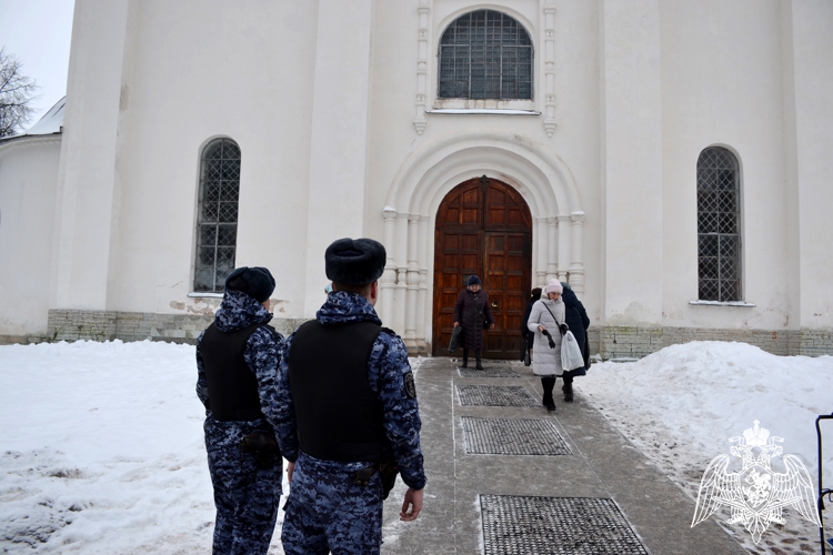 Новгородские росгвардейцы обеспечили общественный порядок и безопасность во время празднования Крещения Господня