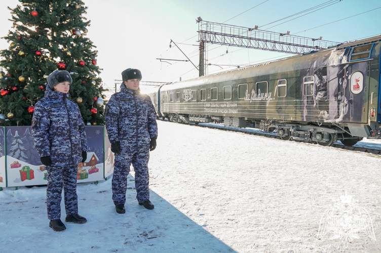 Новгородские росгвардейцы обеспечивают безопасность граждан во время пребывания «Поезда Победы»
