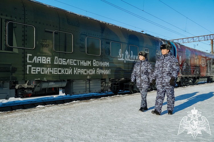 Новгородские росгвардейцы обеспечивают безопасность граждан во время пребывания «Поезда Победы»