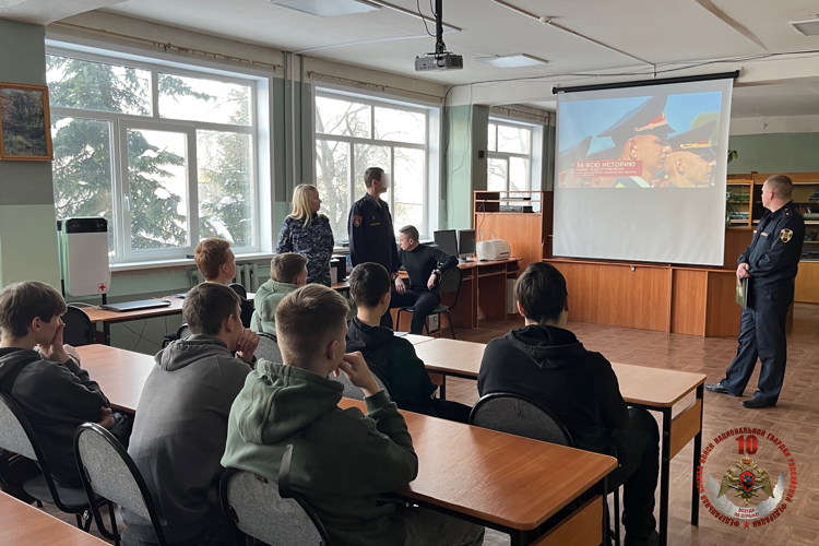 Новгородские росгвардейцы провели круглый стол с молодежью региона и рассказали о перспективах учебы и службы в Росгвардии