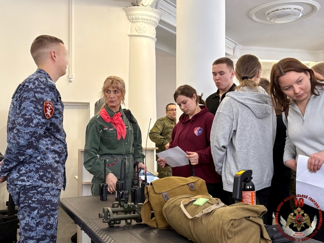 Новгородские росгвардейцы провели военно-прикладные занятия с молодежью города