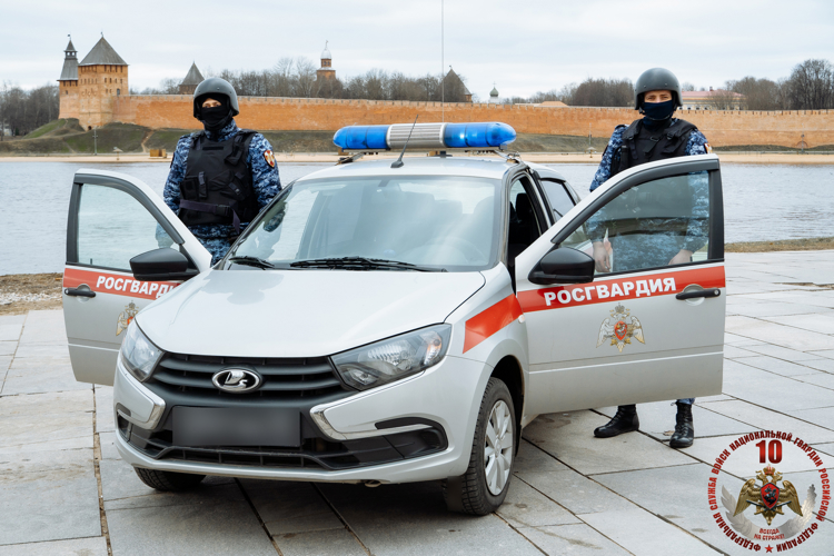 В Великом Новгороде росгвардейцы задержали подозреваемую в правонарушении