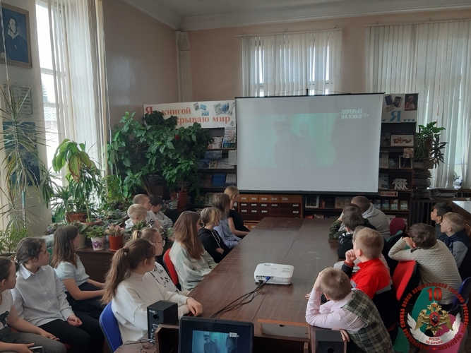 В Новгородской области росгвардейцы провели урок мужества для учащихся начальных классов
